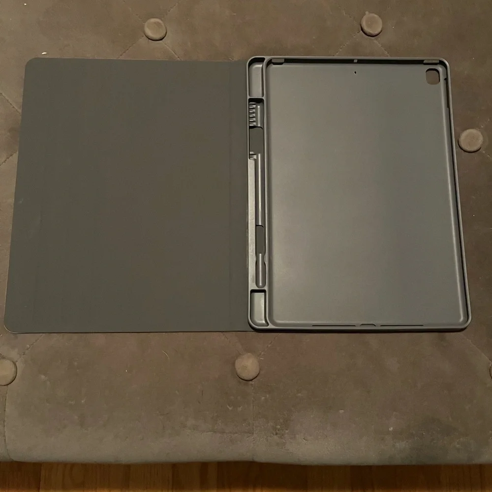 10.5” Apple iPad case *** brand new ***